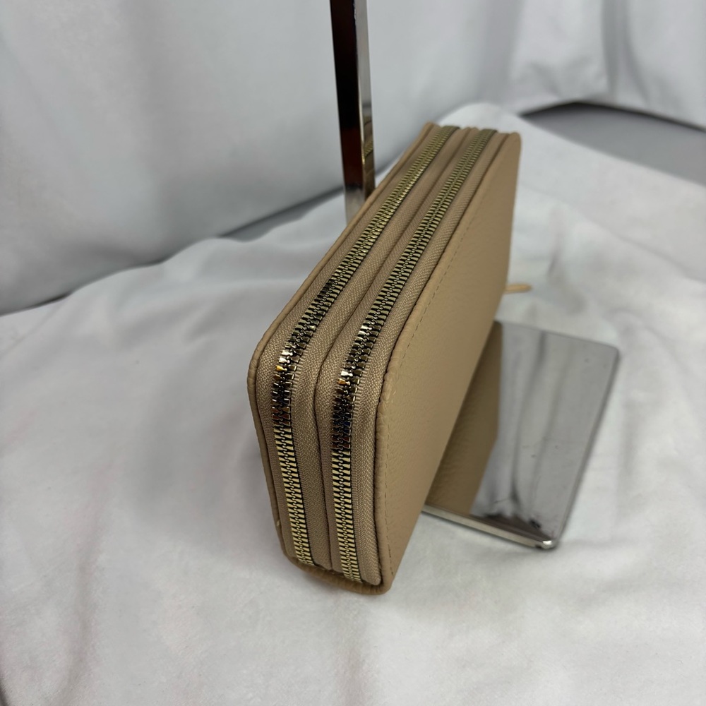 HALSTON Double Zip-around Wallet Beige Pebbled Gold Logo NWT $58 - Picture 7 of 12